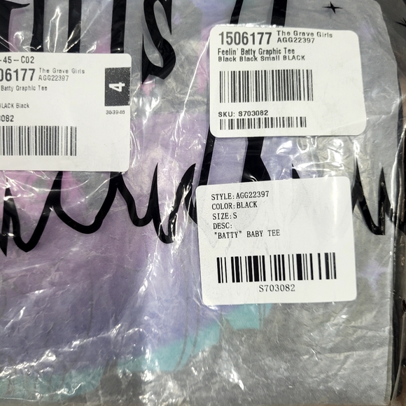 The Grave G1rls Bat Tee - Picture 6 of 6